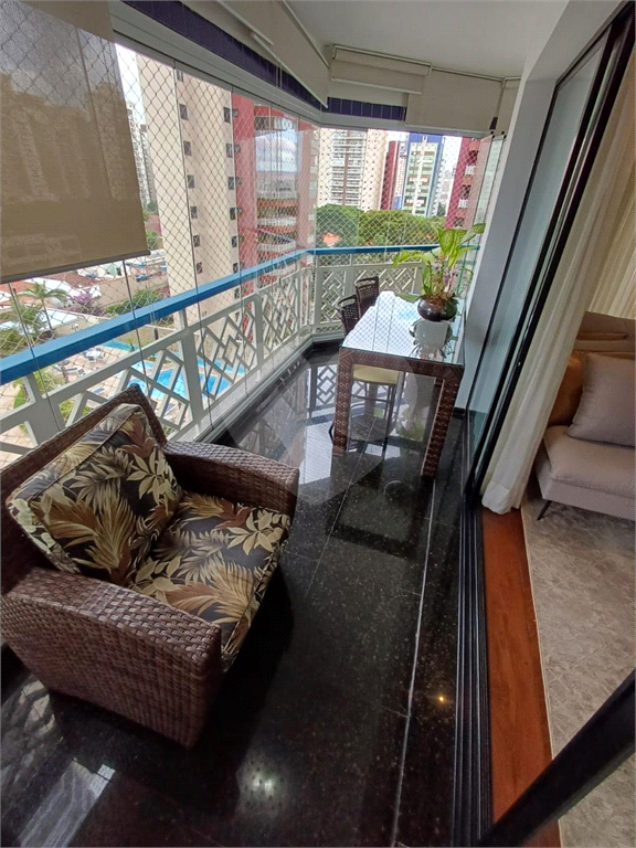APARTAMENTO em TATUAPÉ