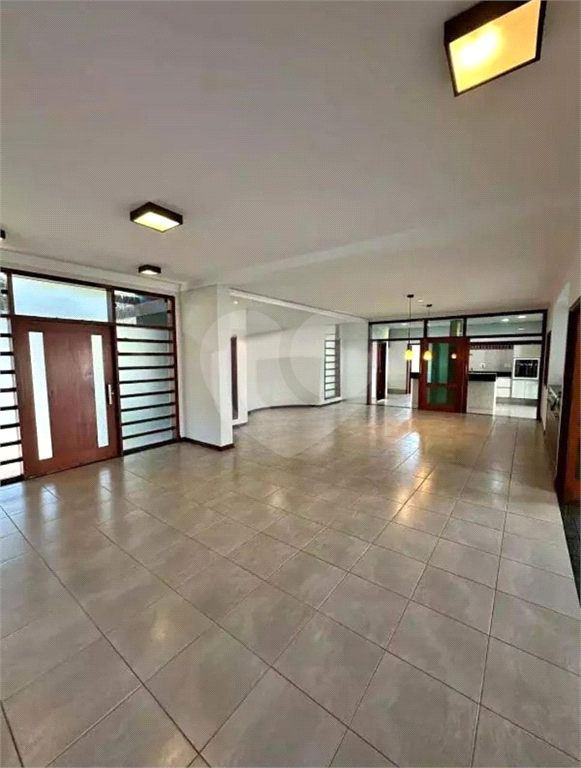 Casa de Condomínio para alugar, 320m² - Foto 1