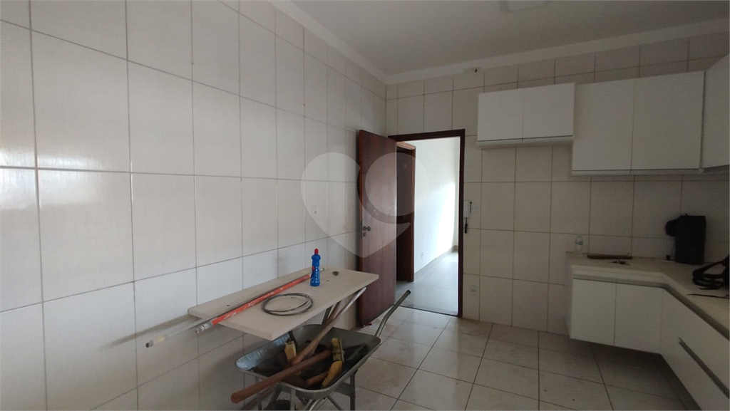 Casa para alugar com 3 quartos, 230m² - Foto 14