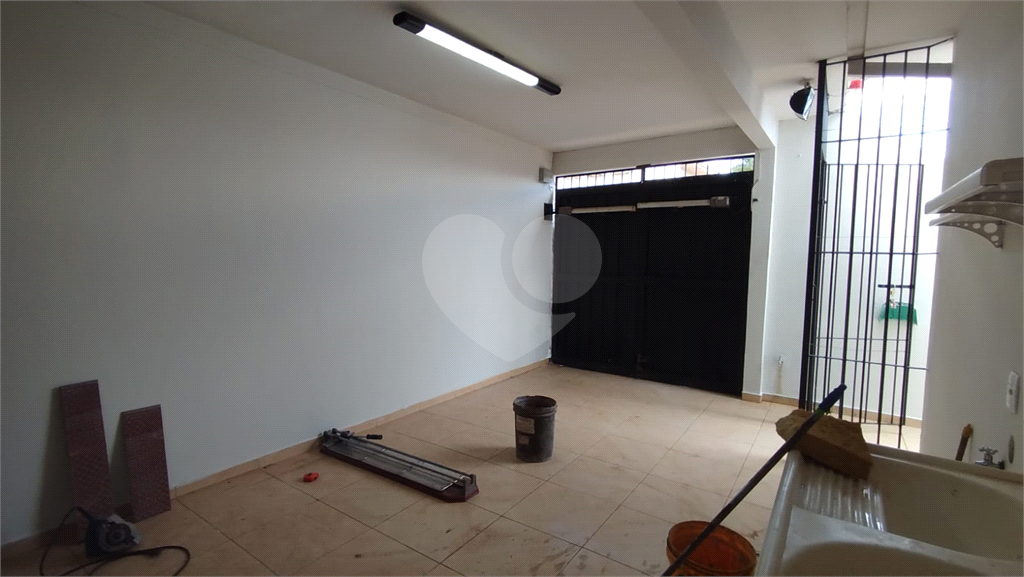 Casa para alugar com 3 quartos, 230m² - Foto 1