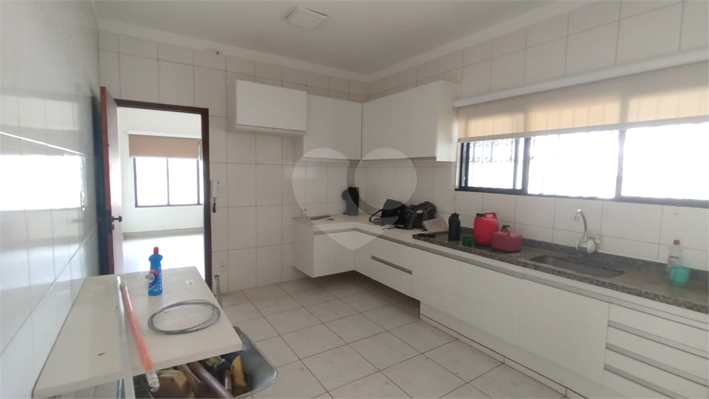 Casa para alugar com 3 quartos, 230m² - Foto 15