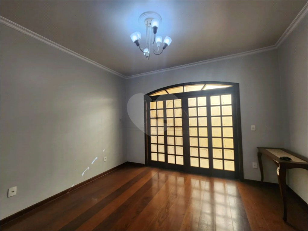 Casa à venda com 3 quartos, 193m² - Foto 1