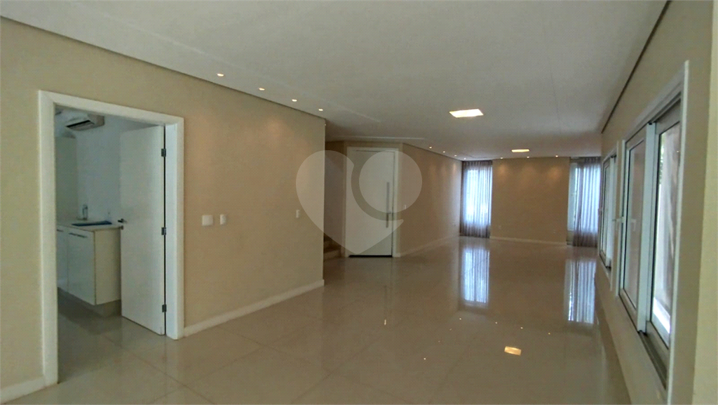 Casa de Condomínio para alugar com 4 quartos, 294m² - Foto 44