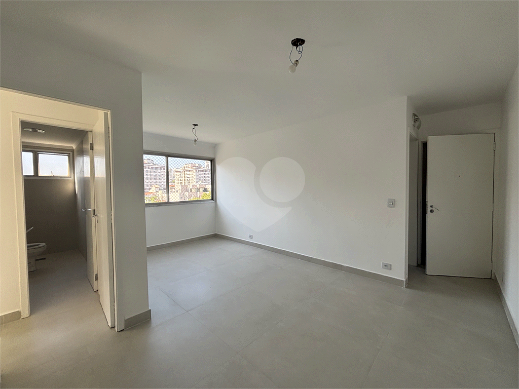 Apartamento na Avenida Braz Leme, Santana com 2 dormitórios e 1 vaga