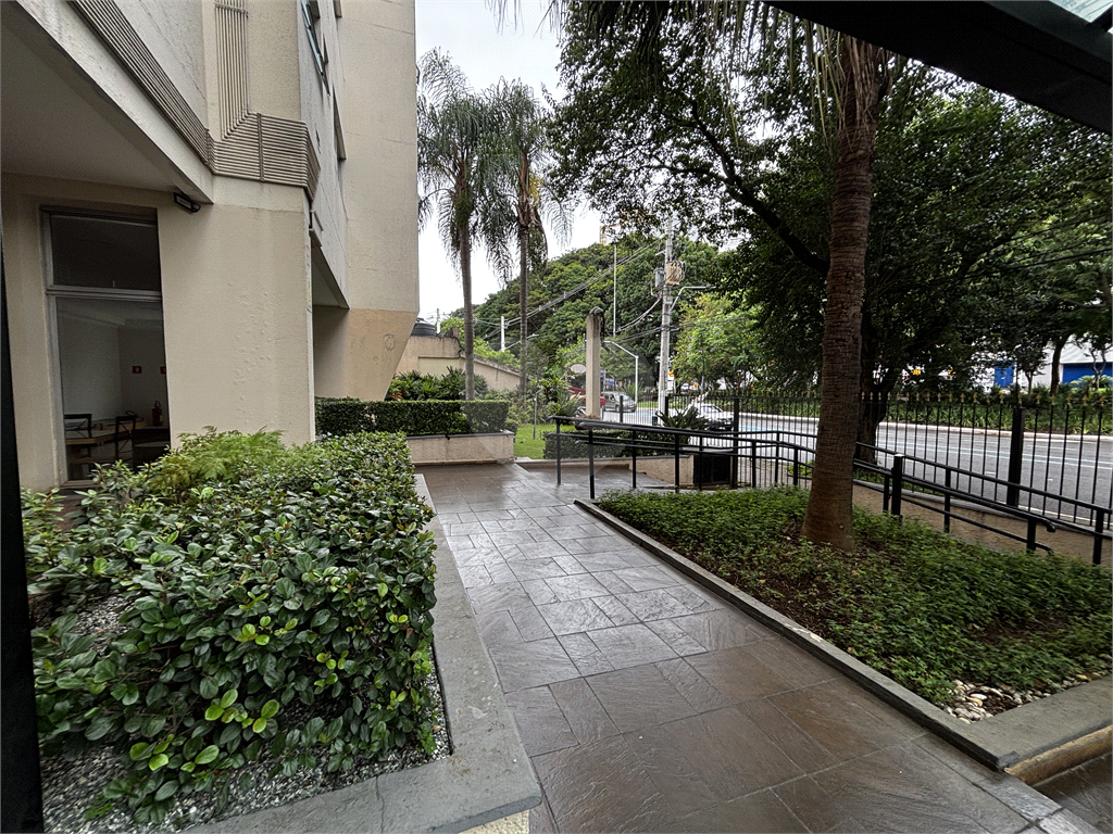 Apartamento na Avenida Braz Leme, Santana com 2 dormitórios e 1 vaga