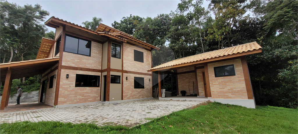 Casa de Condomínio à venda com 4 quartos, 200m² - Foto 1