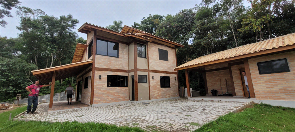 Casa de Condomínio à venda com 4 quartos, 200m² - Foto 2