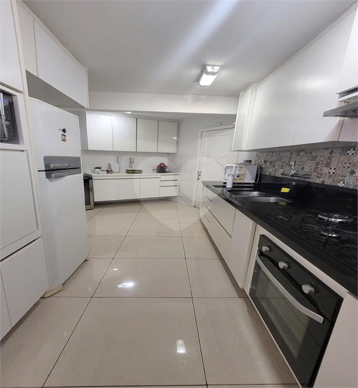 Apartamento à venda com 3 quartos, 128m² - Foto 23