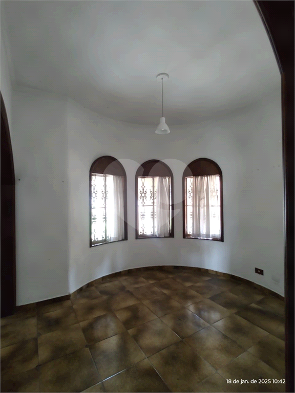 Casa à venda com 3 quartos, 600m² - Foto 8