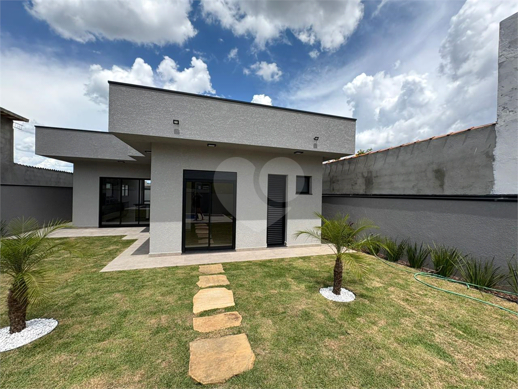 Casa à venda com 3 quartos, 146m² - Foto 1