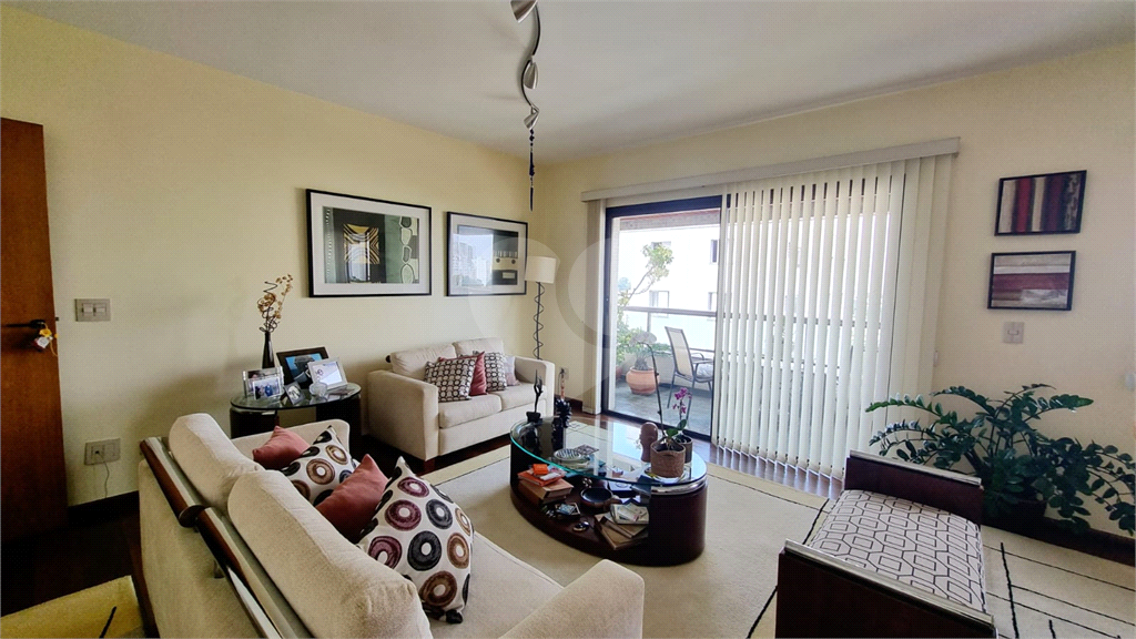 Apartamento à venda | 117 m² | 3 dormitórios (1 suíte) | 2 vagas no Bairro Mirandópolis |