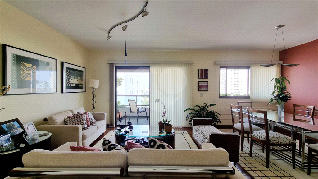 Apartamento à venda | 117 m² | 3 dormitórios (1 suíte) | 2 vagas no Bairro Mirandópolis |