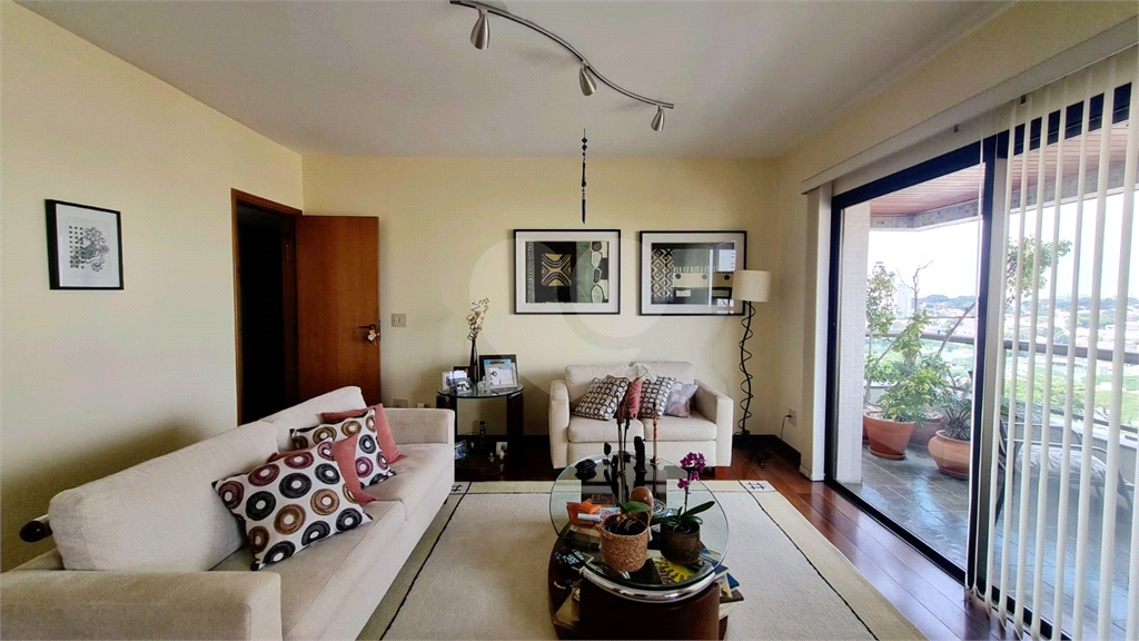 Apartamento à venda | 117 m² | 3 dormitórios (1 suíte) | 2 vagas no Bairro Mirandópolis |