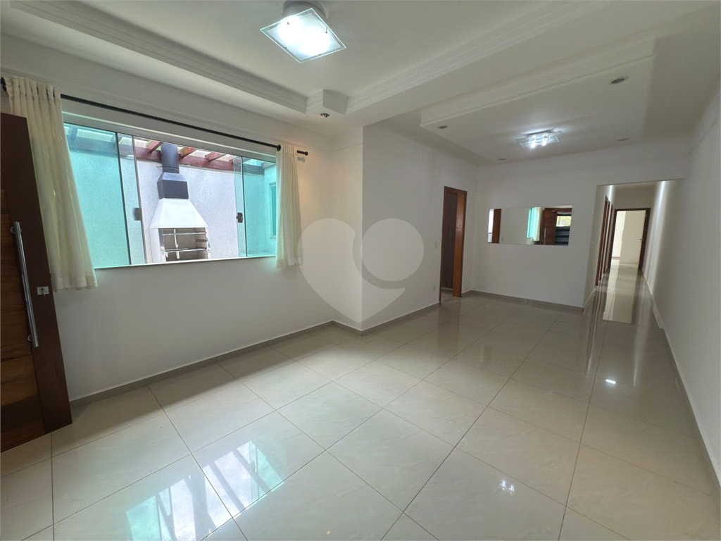 Casa à venda com 3 quartos, 137m² - Foto 1