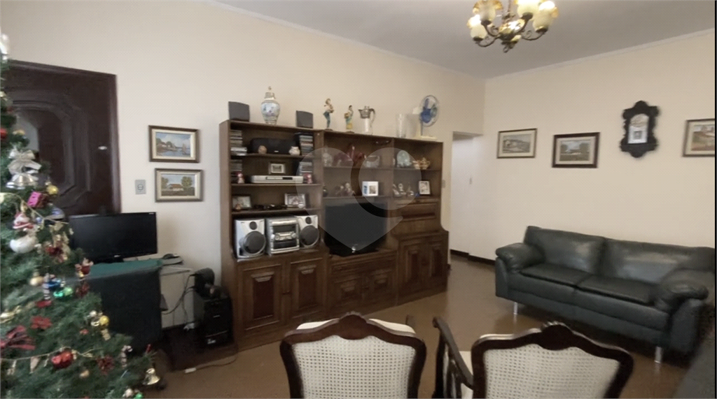 Casa à venda com 3 quartos, 360m² - Foto 1