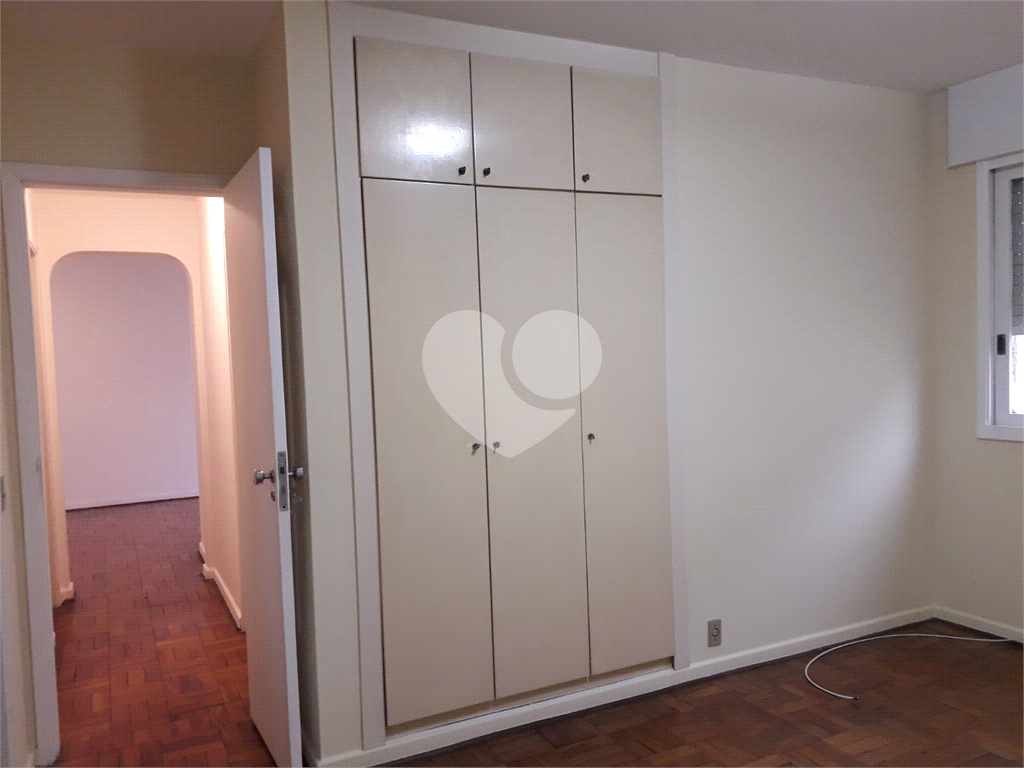 Moema com 90m² e andar alto