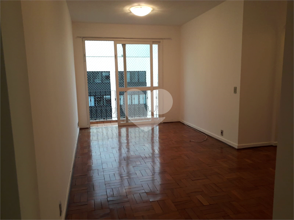 Moema com 90m² e andar alto