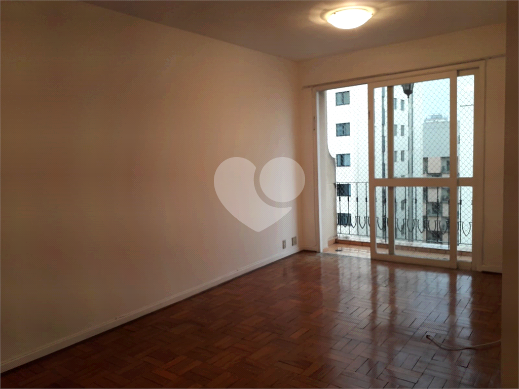 Moema com 90m² e andar alto