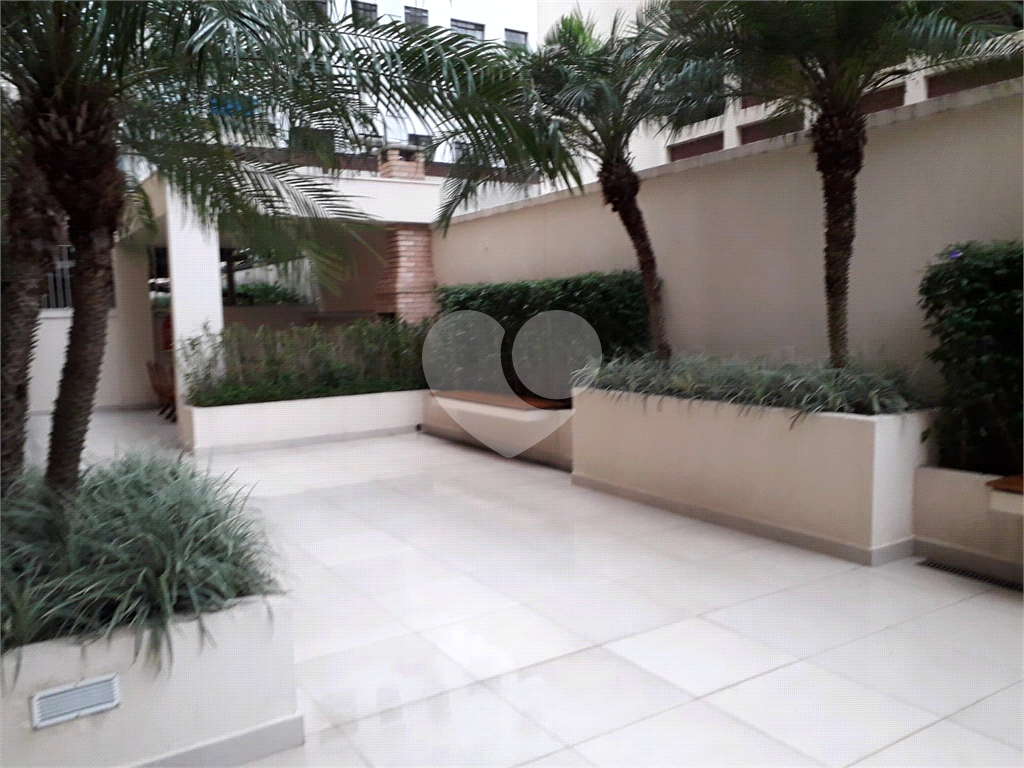 Moema com 90m² e andar alto