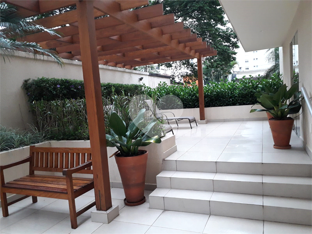 Moema com 90m² e andar alto