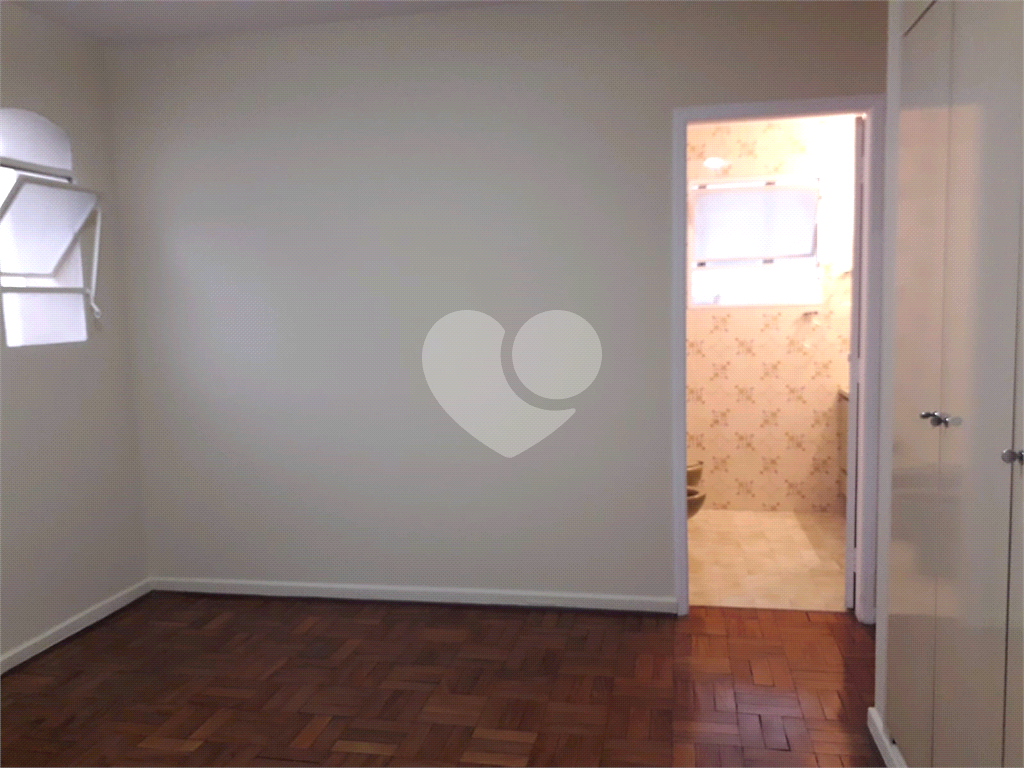 Moema com 90m² e andar alto