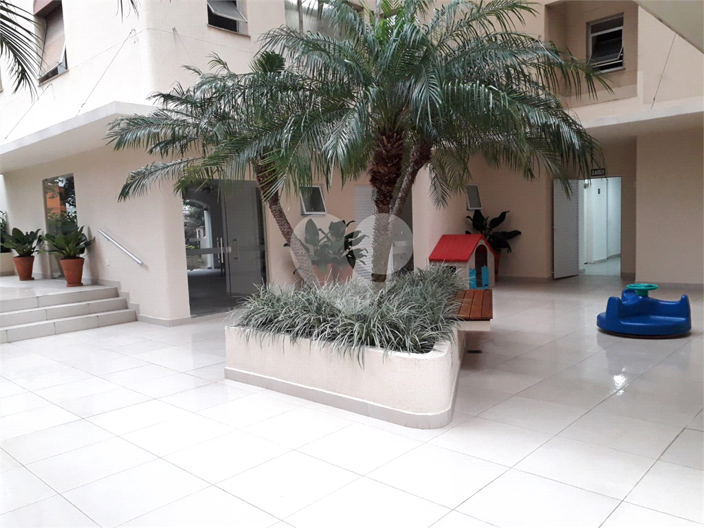 Moema com 90m² e andar alto
