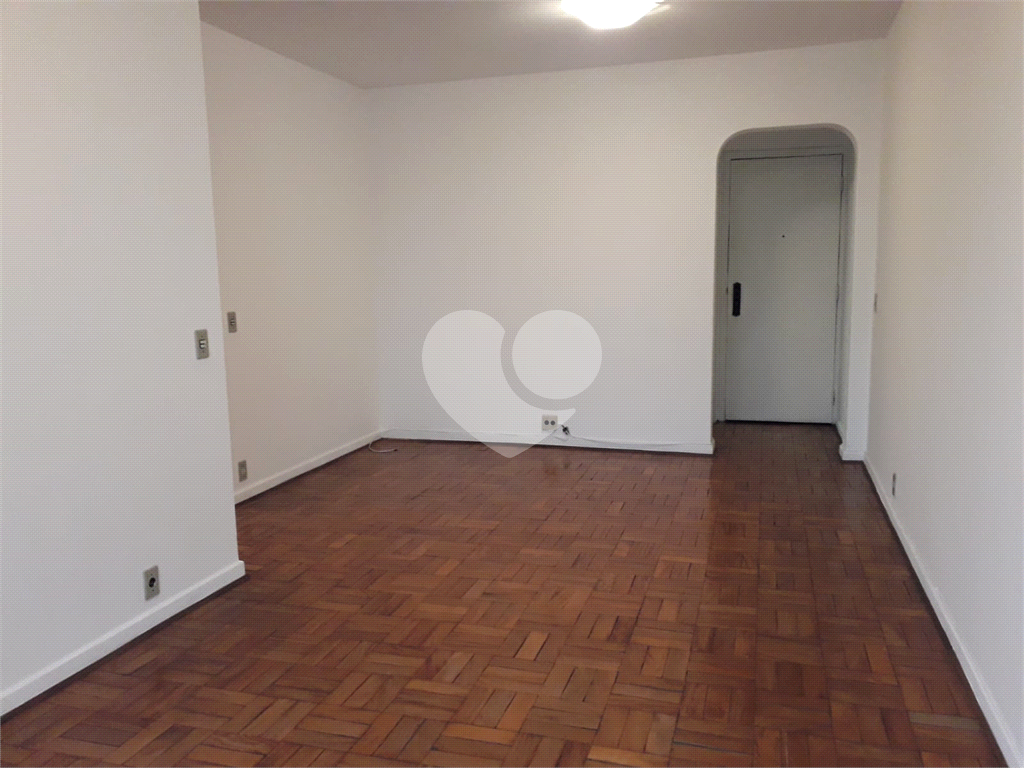 Moema com 90m² e andar alto