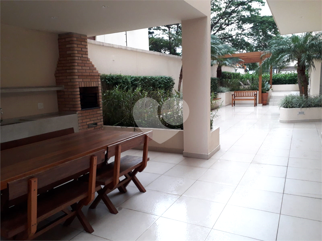 Moema com 90m² e andar alto