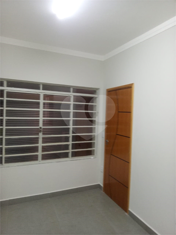 Casa para alugar com 2 quartos, 230m² - Foto 1