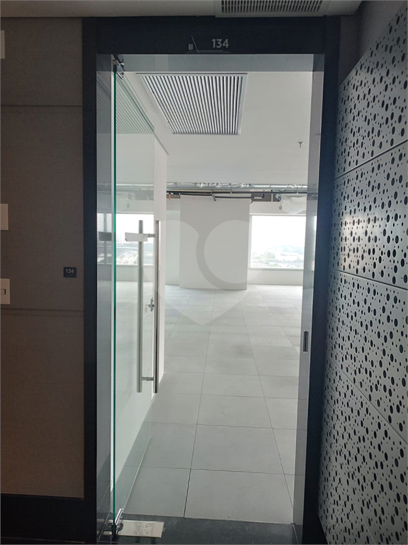 Prédio de alto padrão !!  Ideal para empresas que buscam conforto, praticidade e acessibilidade.