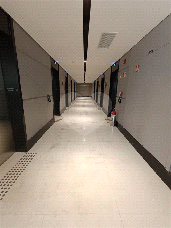 Prédio de alto padrão !!  Ideal para empresas que buscam conforto, praticidade e acessibilidade.