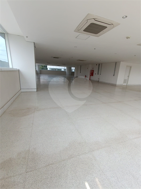 Prédio de alto padrão !!  Ideal para empresas que buscam conforto, praticidade e acessibilidade.