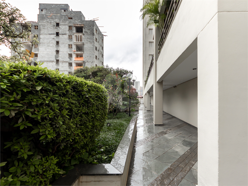 Apartamento - Via Gumercindo - 2 Dormitórios - 2 Banheiros - 2 Vagas