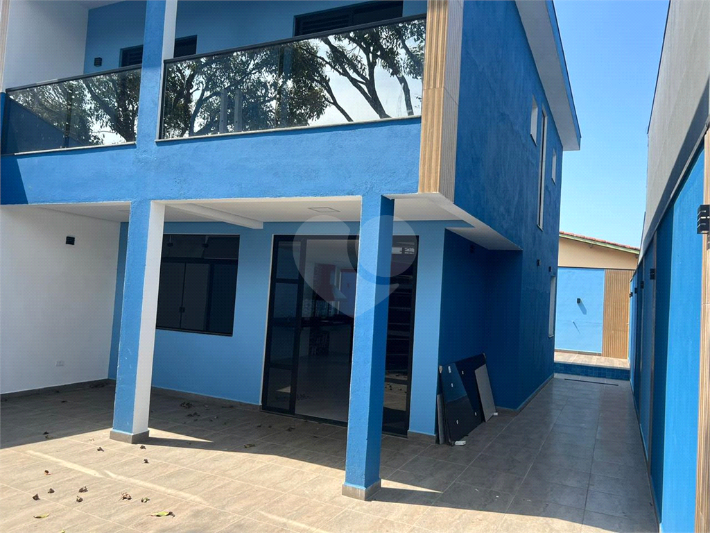 Sobrado à venda em Itanhaém - Jd Suarão - Lado Praia - 1 Quarteirão do Mar - 3 suítes, 3 vagas