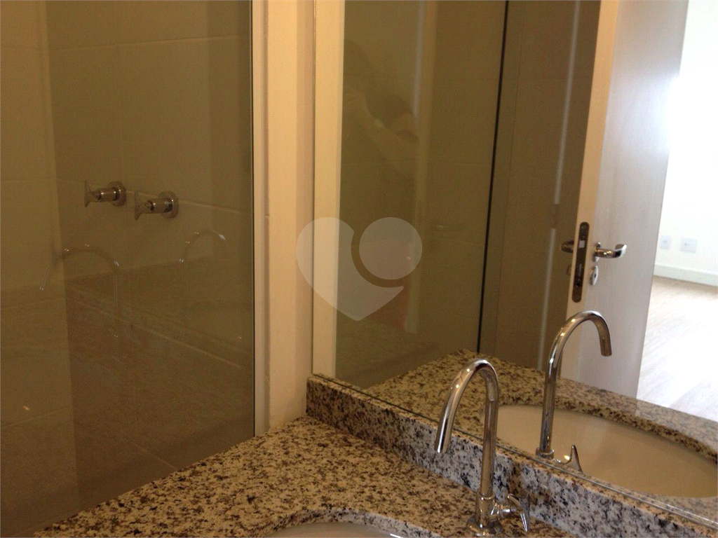 APARTAMENTO em MORUMBI