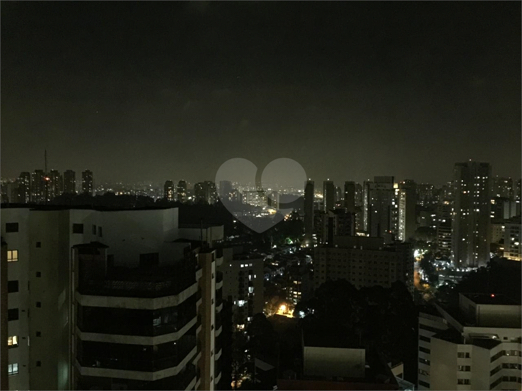 APARTAMENTO em MORUMBI