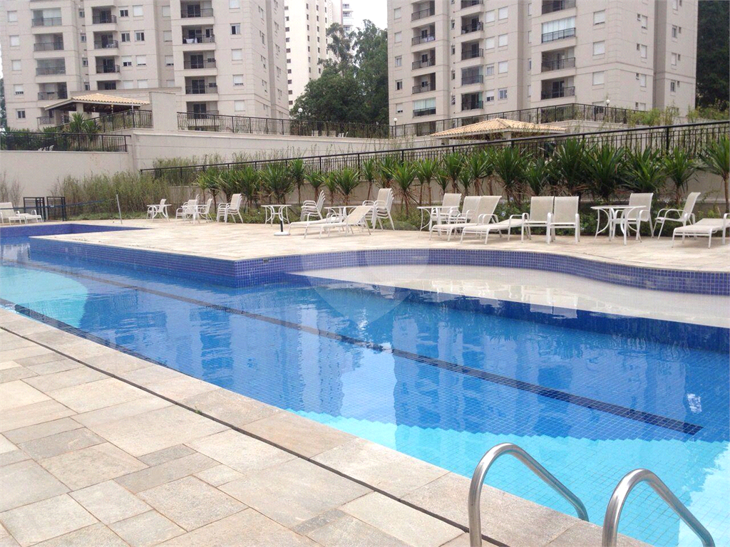 APARTAMENTO em MORUMBI