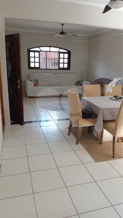 Casa à venda com 2 quartos, 154m² - Foto 2