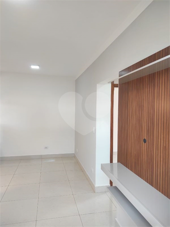 Apartamento 2 dorm com 1 suite, 2 banheiros e 2 vagas de garagem em Americana