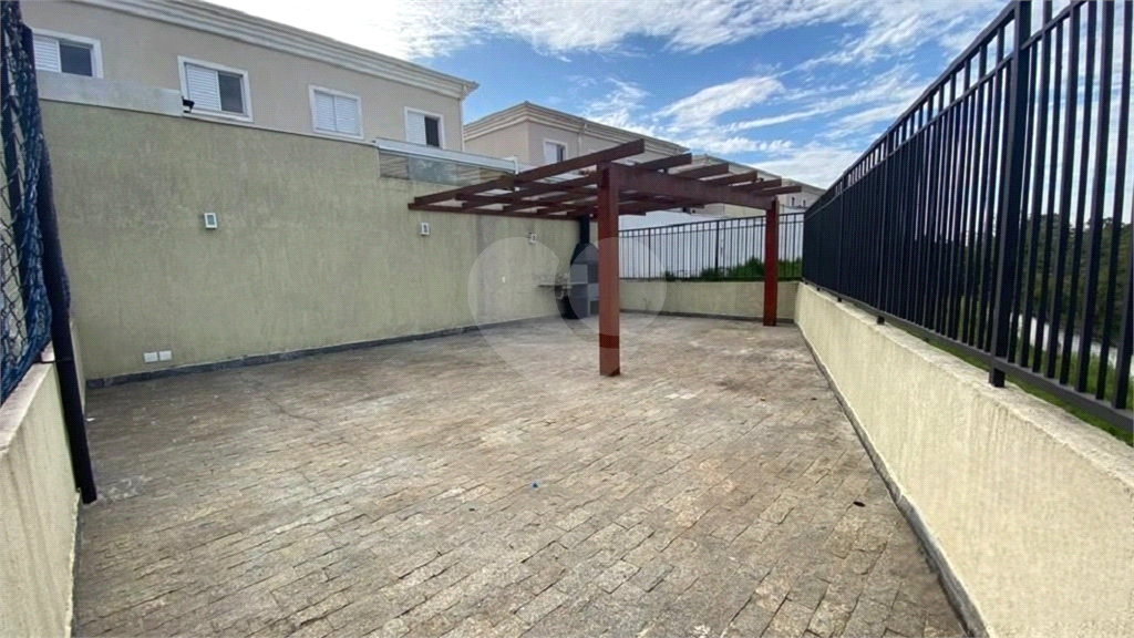 Excelente sobrado em condomínio fechado.
