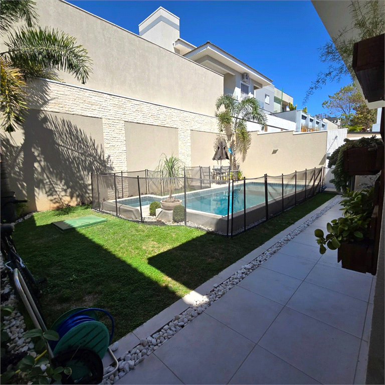 Casa de Condomínio à venda com 3 quartos, 260m² - Foto 2