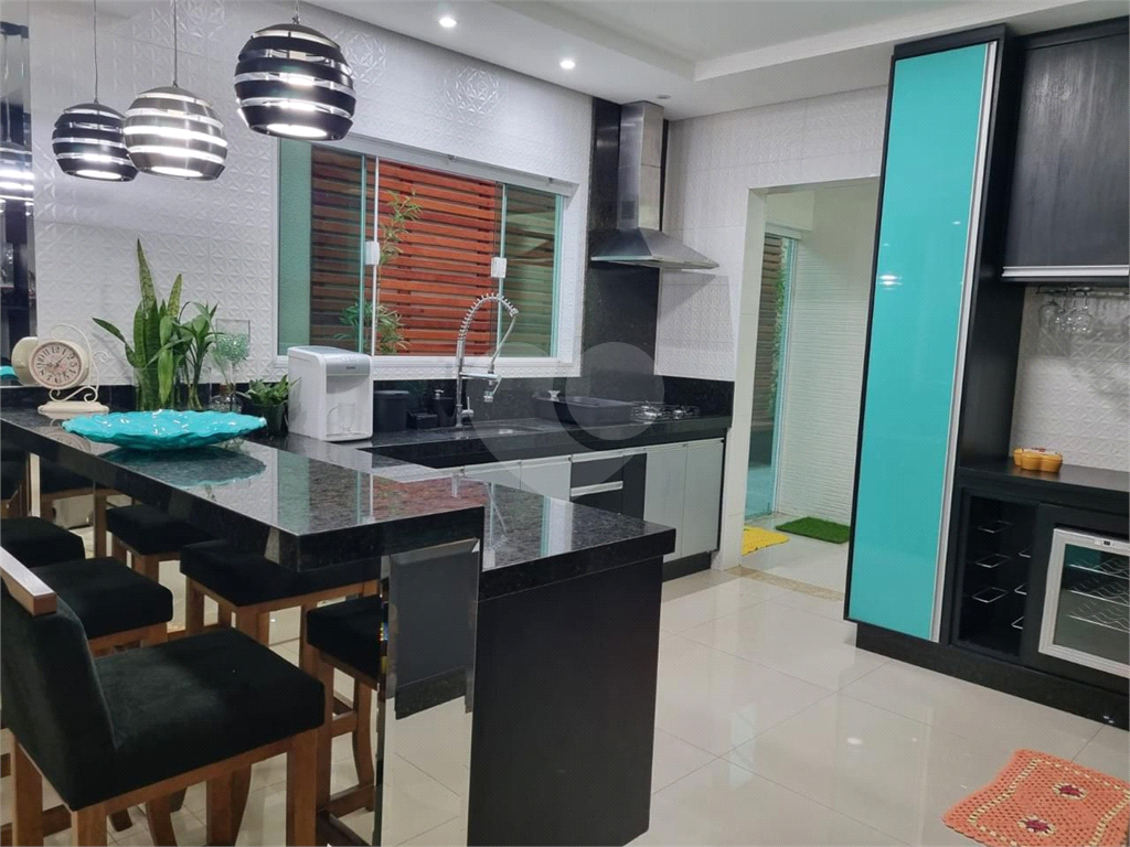 Casa de Condomínio à venda com 3 quartos, 300m² - Foto 2