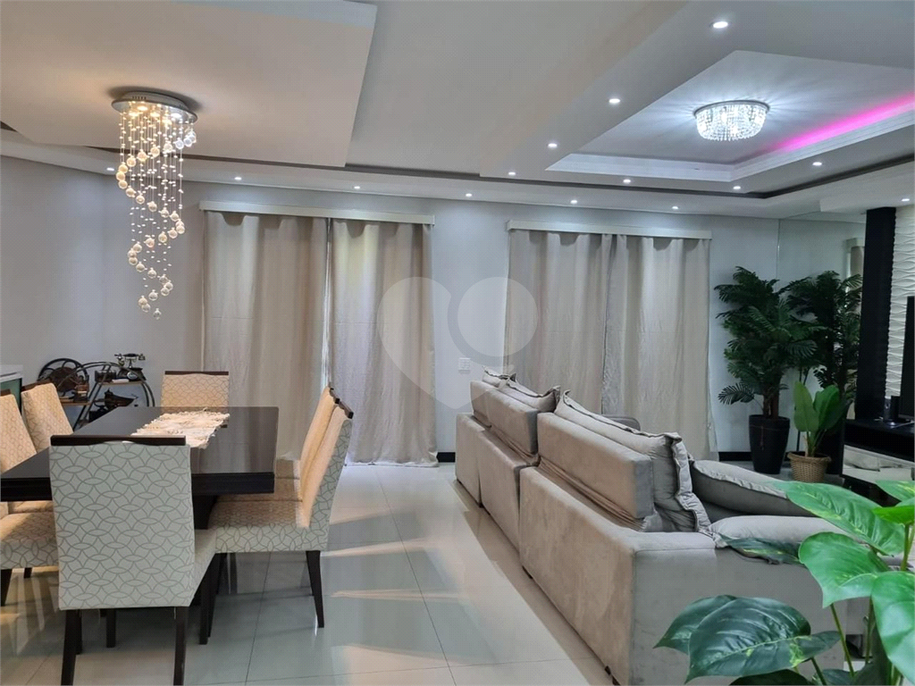 Casa de Condomínio à venda com 3 quartos, 300m² - Foto 1