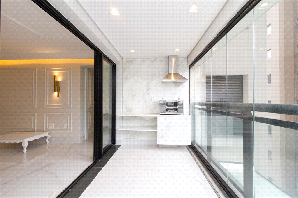 APARTAMENTO em MOEMA