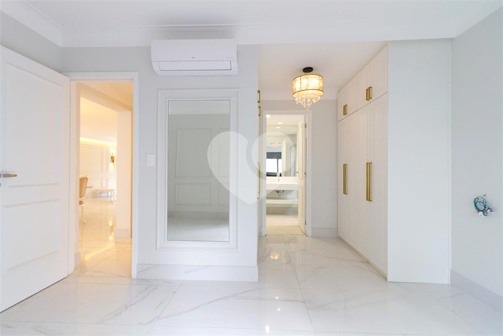 APARTAMENTO em MOEMA