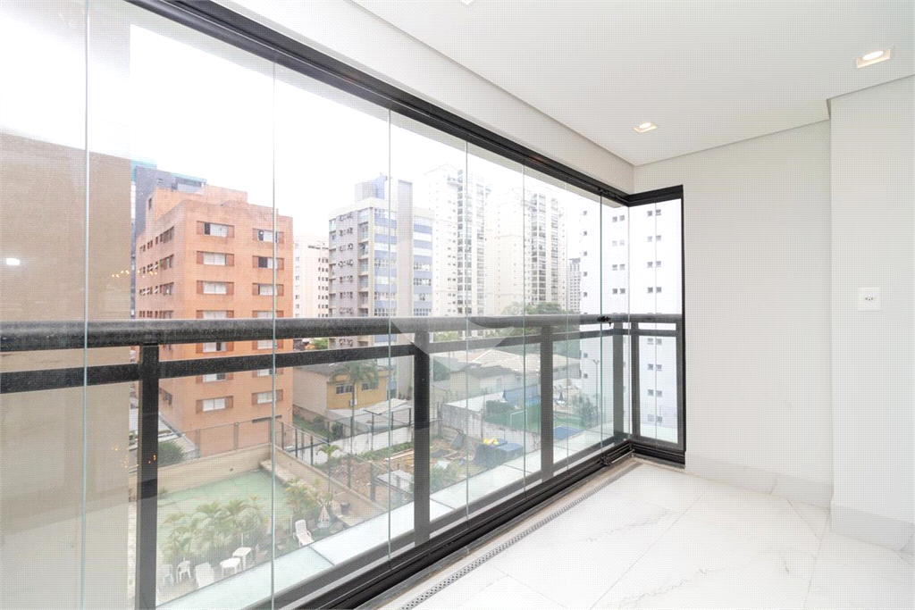 APARTAMENTO em MOEMA