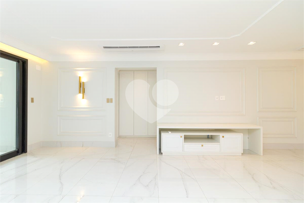 APARTAMENTO em MOEMA