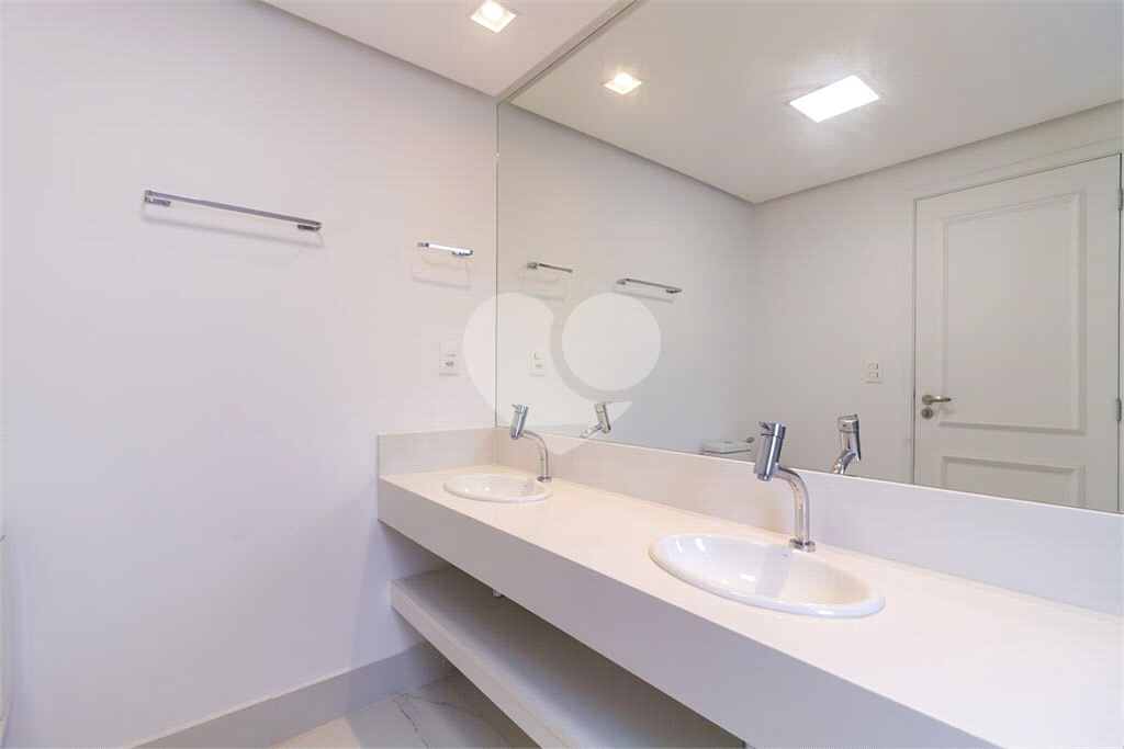 APARTAMENTO em MOEMA