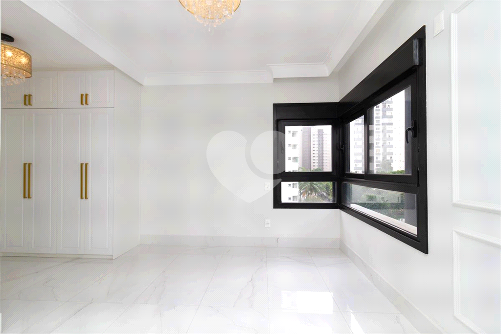 APARTAMENTO em MOEMA