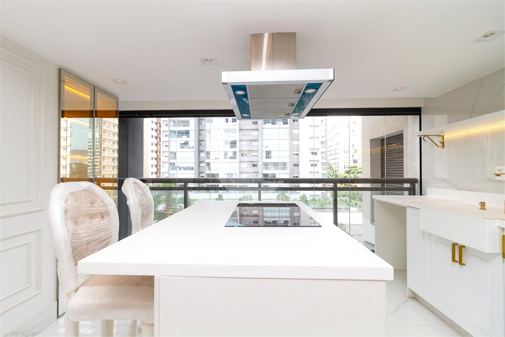 APARTAMENTO em MOEMA